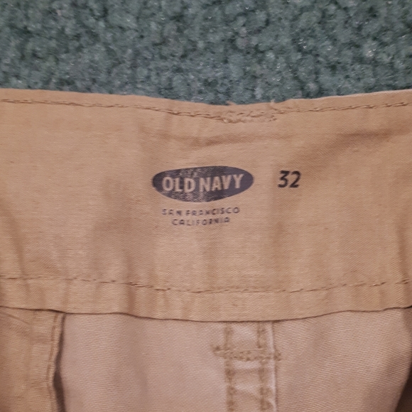 NWOT khaki cargo shorts - Picture 3 of 4